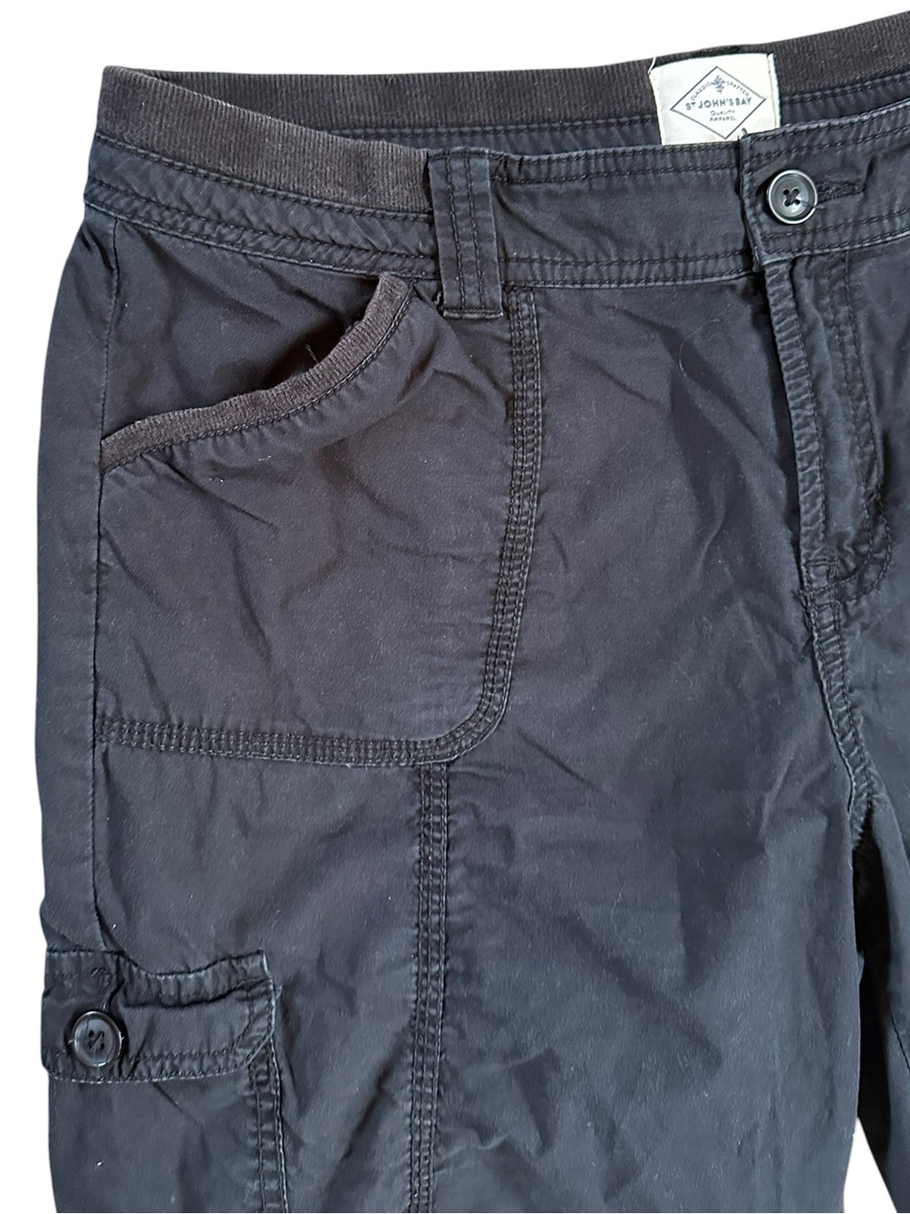 ST. JOHN’S BAY black stretch cargo bermuda shorts size 8 - Picture 3 of 5